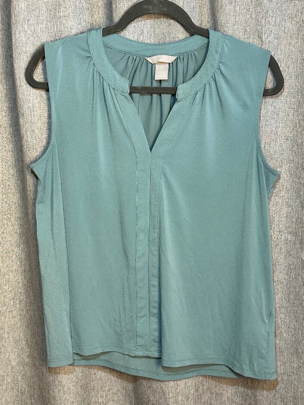 H&M Sage Seafoam Green Split V-Neck Sleeveless Blouse Shell - Medium